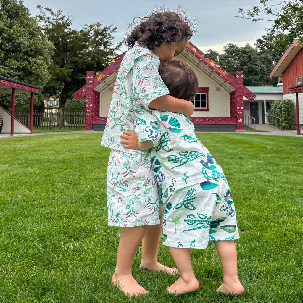 Ngutukākā  Ma Kimono Set