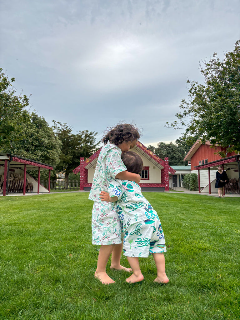 Ngutukākā  Ma Kimono Top