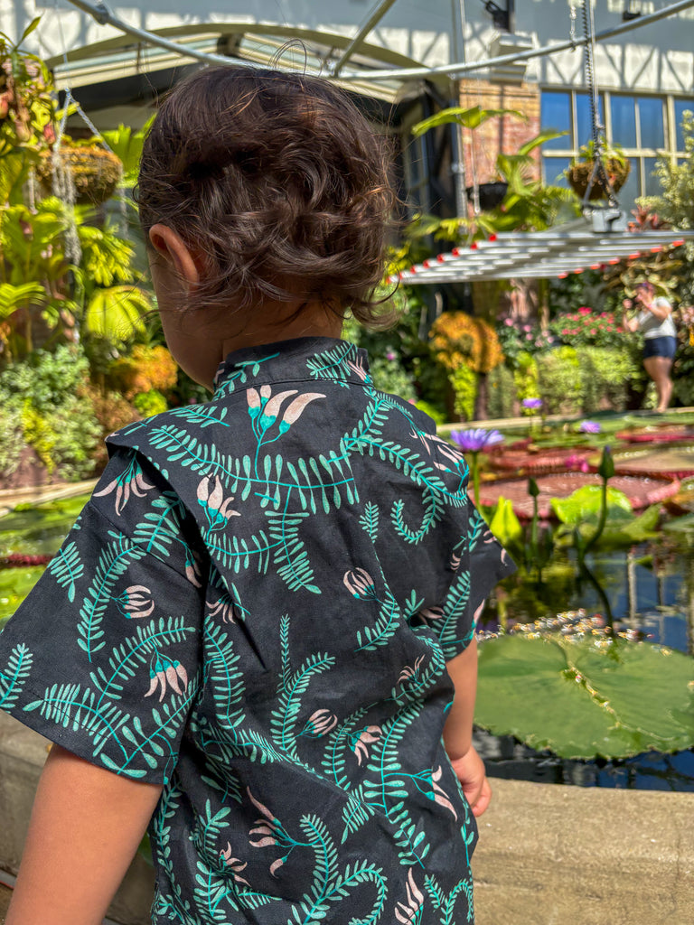 Ngutukākā  Pango Kimono Top